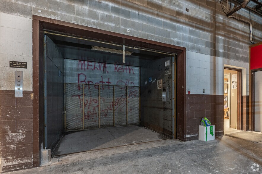 More Photos Of 100 Mall Dr, Steubenville Department Store For Lease