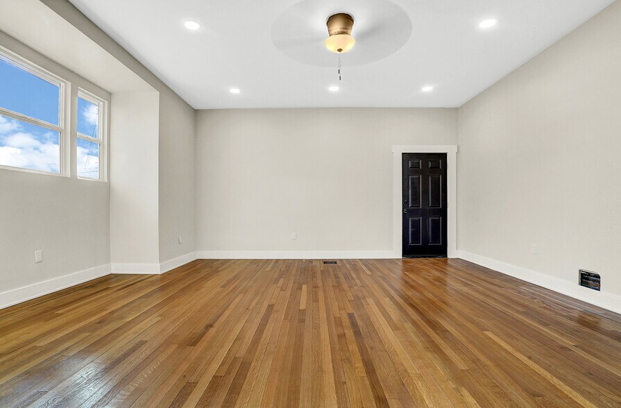 More Photos Of 1710 Montana Ave, El Paso Office For Sale