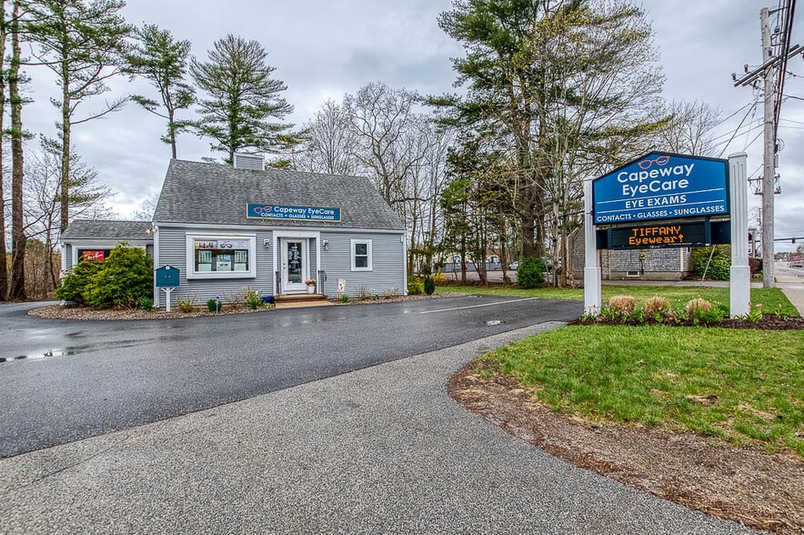 Primary Photo Of 709 Plain St, Marshfield Medical For Sale