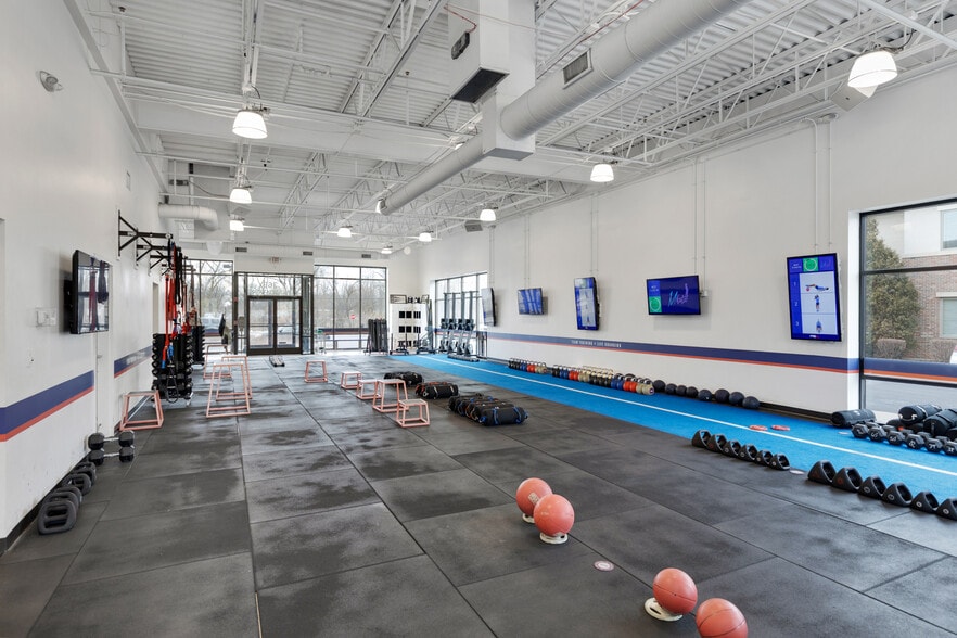 More Photos Of 369 Roosevelt Rd, Glen Ellyn Freestanding For Sale