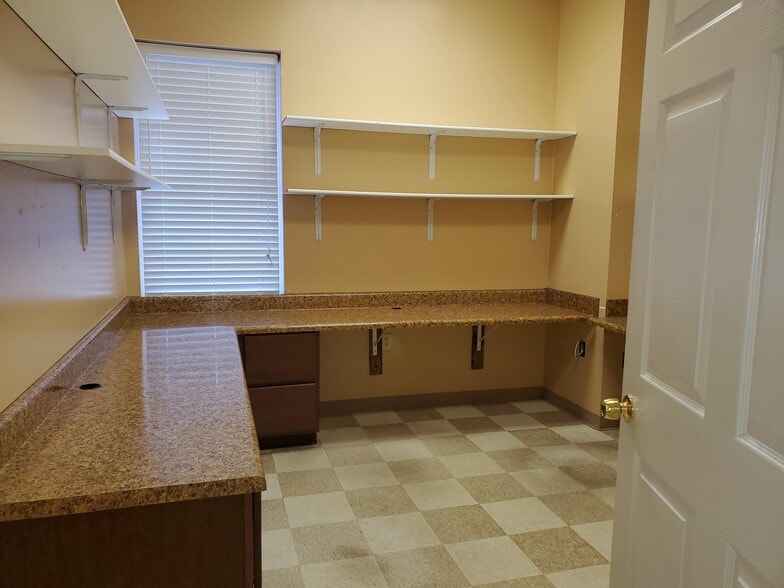 More Photos Of 308-316 Dolphin Dr, Jacksonville Medical For Lease