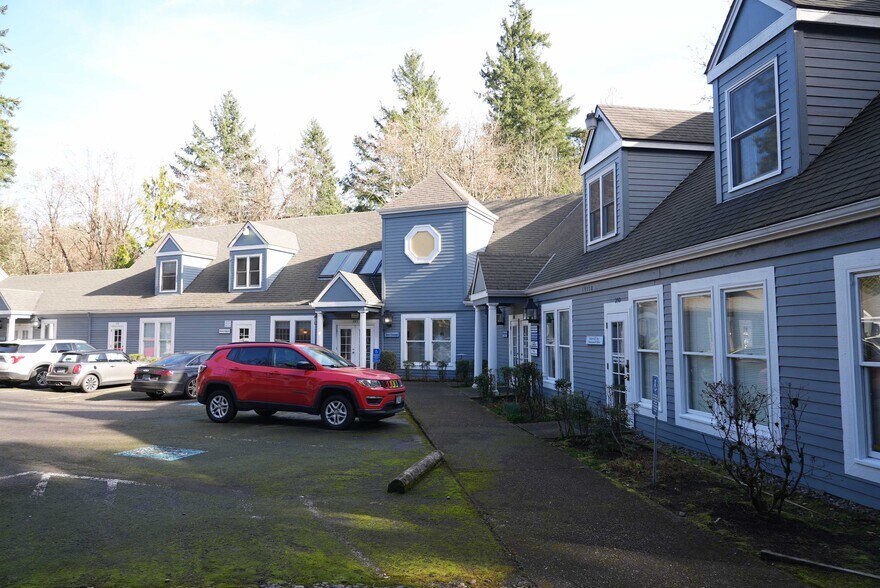 More Photos Of 15110 SW Boones Ferry Rd, Lake Oswego Office For Sale