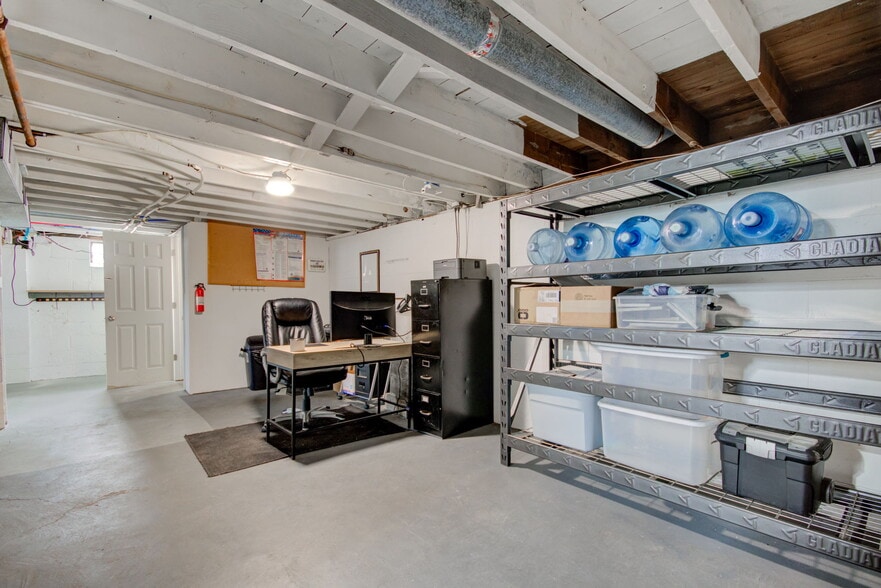 More Photos Of 4451 Old Allisonville Rd, Indianapolis Office For Sale