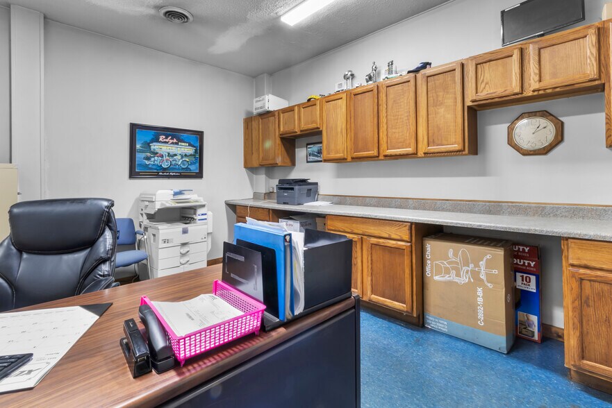 More Photos Of 4210 W Morris St, Indianapolis Warehouse For Sale
