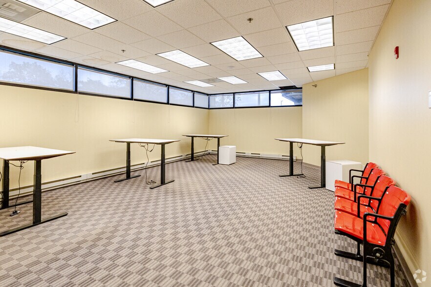 More Photos Of 250 S Executive Dr, Brookfield Office For Sale
