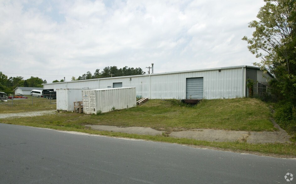 More Photos Of 5874 Uwharrie Rd, High Point Warehouse For Lease