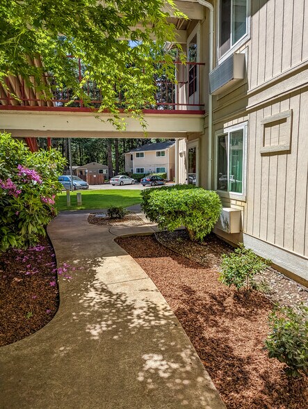 More Photos Of 510 Schumacher, Cave Junction Apartments For Sale