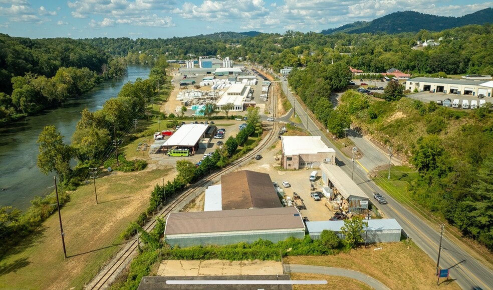 More Photos Of 860 Riverside Dr, Asheville Warehouse For Lease