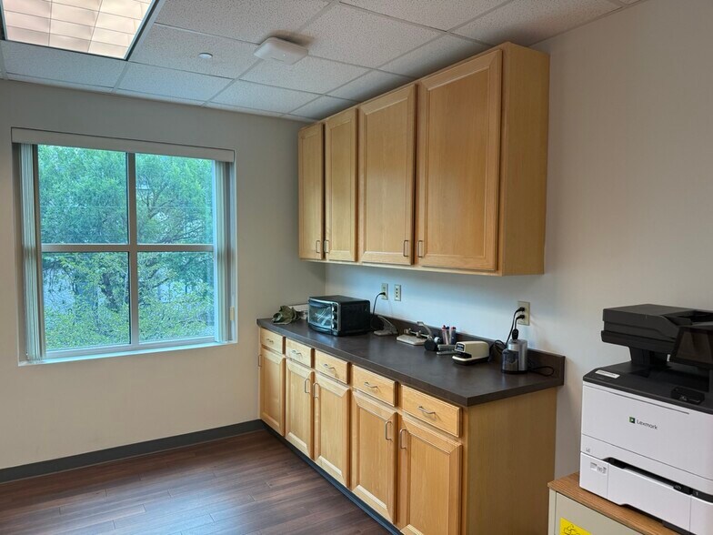 More Photos Of 260 E University Ave, Cincinnati Medical For Sale