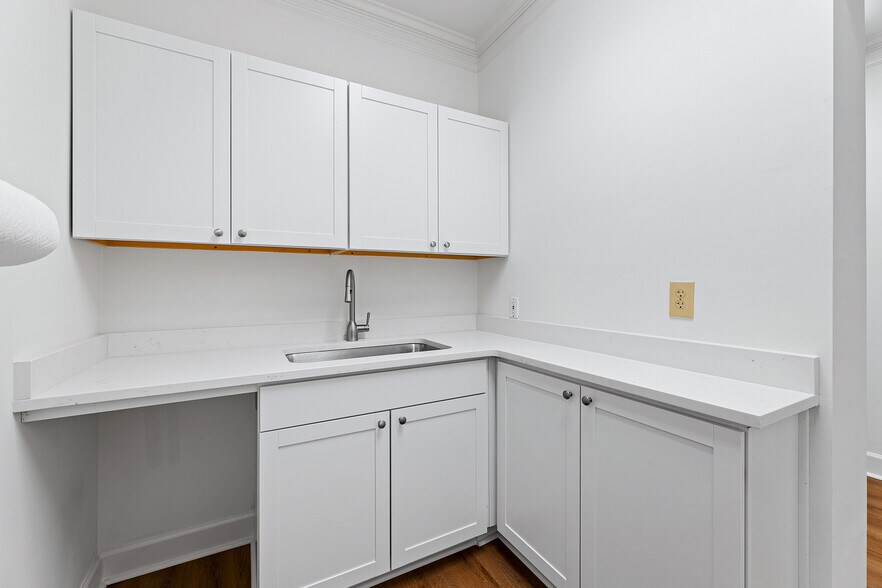 More Photos Of 490 Sun Valley Dr, Roswell Office For Lease