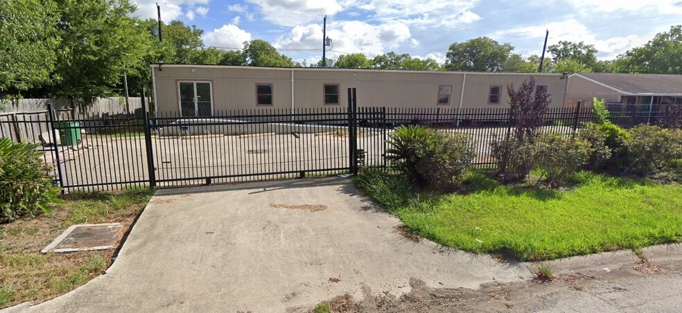 Primary Photo Of 5123 Northridge Dr, Houston Office Residential For Sale