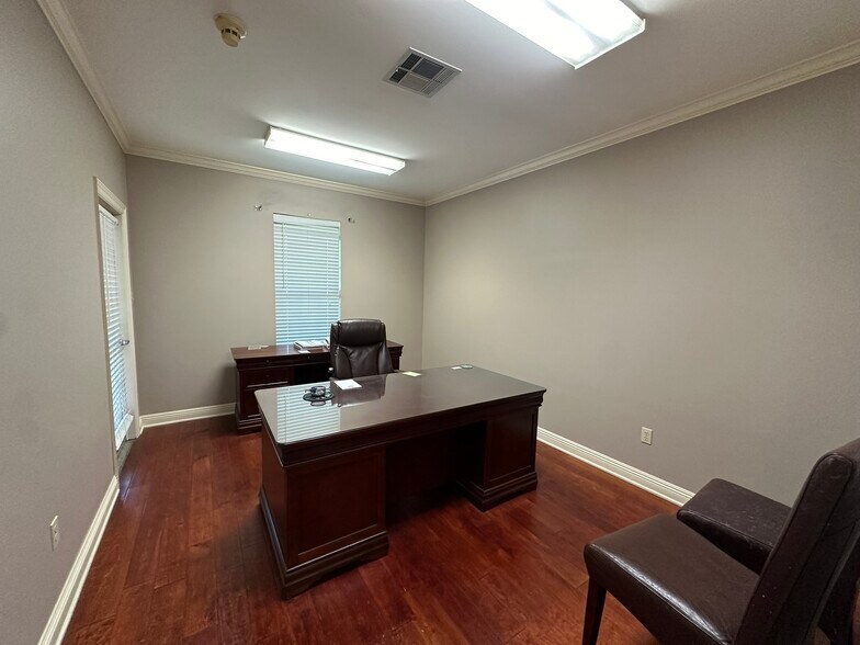 More Photos Of 12320 Burnside ave, Gonzales Office For Sale