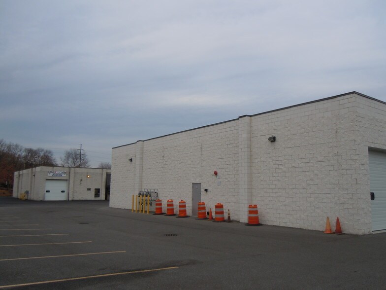 More Photos Of 1600 N Ocean Ave, Holtsville Warehouse For Lease