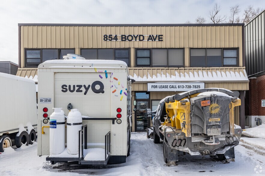 More Photos Of 854 Boyd Ave, Ottawa Warehouse For Lease