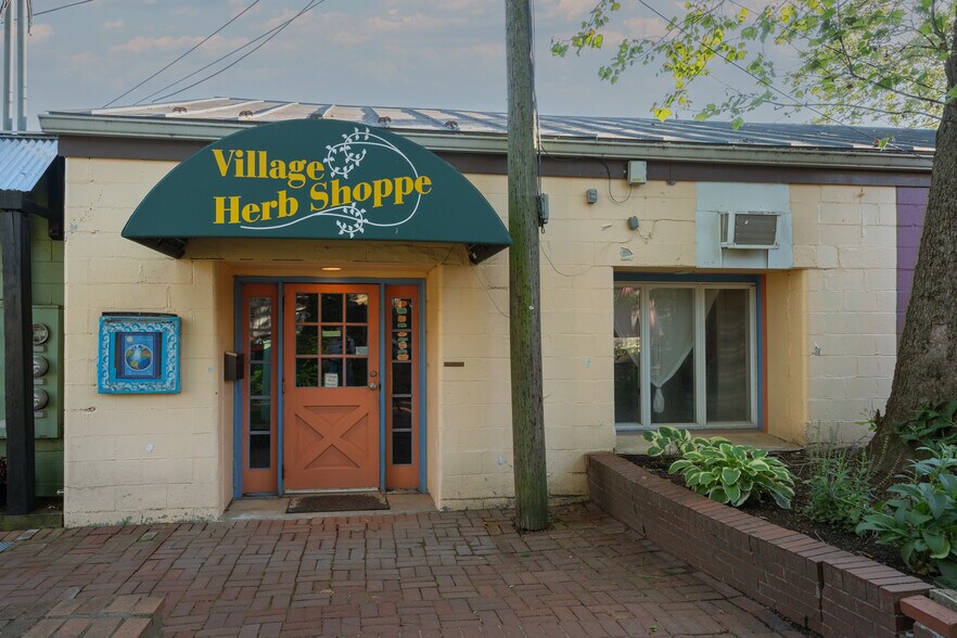 More Photos Of 220 Xenia Ave, Yellow Springs Storefront For Sale