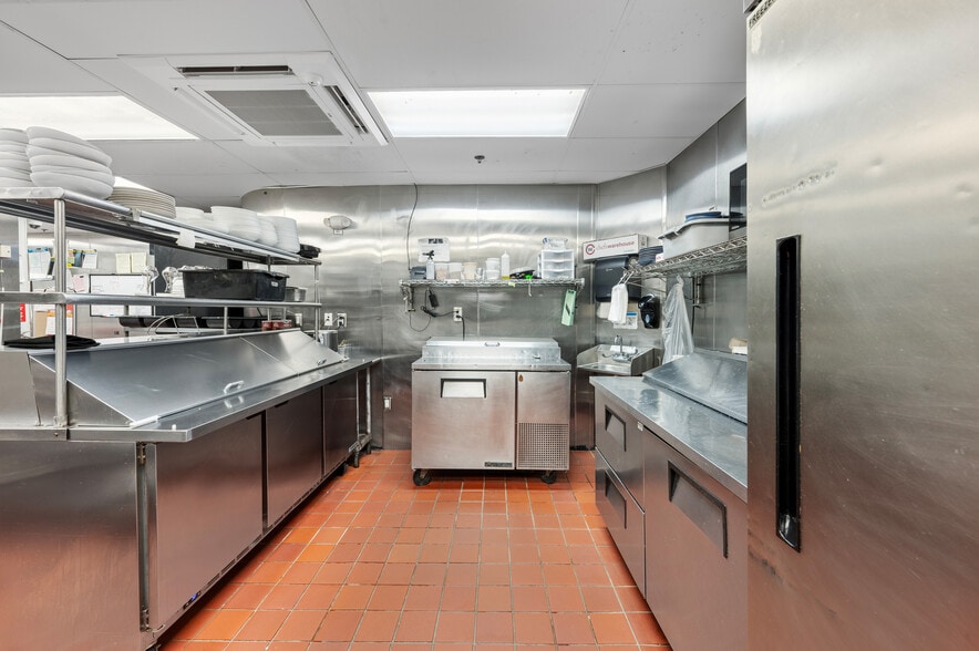 More Photos Of 655 2nd Ave S, Saint Petersburg Restaurant For Sale