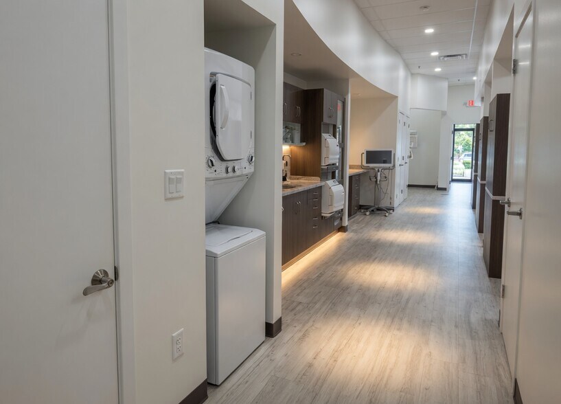 More Photos Of 2910 Maguire Rd, Ocoee Storefront Retail Office For Lease