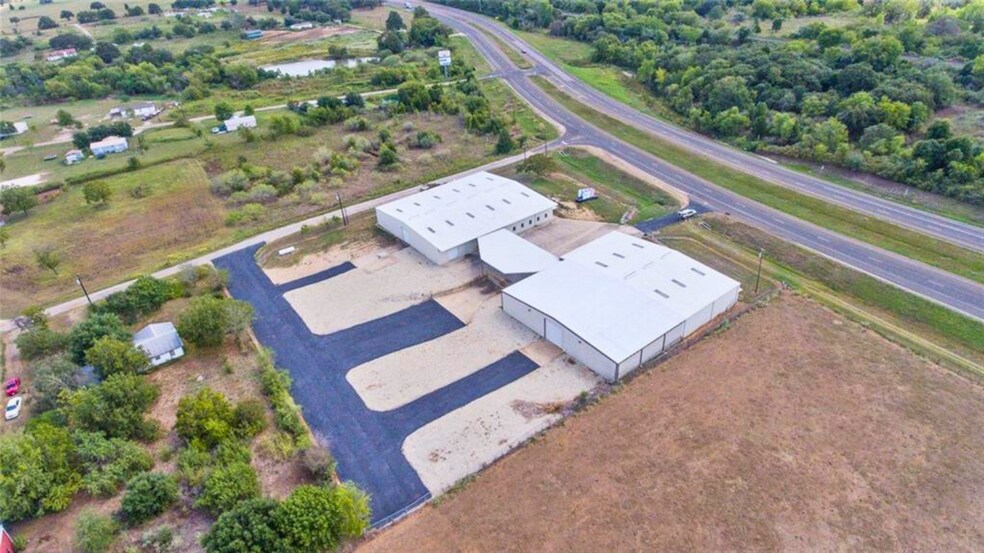 More Photos Of 4146 W US Highway 79, Rockdale Warehouse For Sale