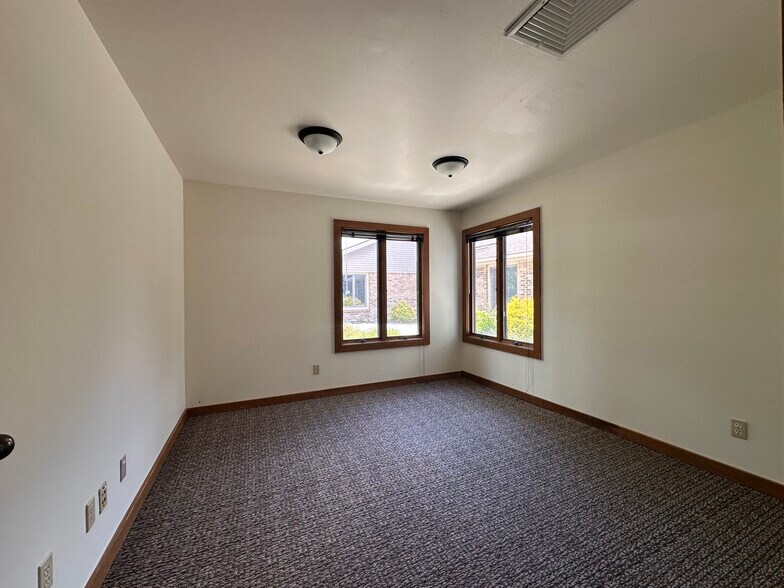 More Photos Of 7209 Mill Run Rd, Fort Wayne Office For Lease