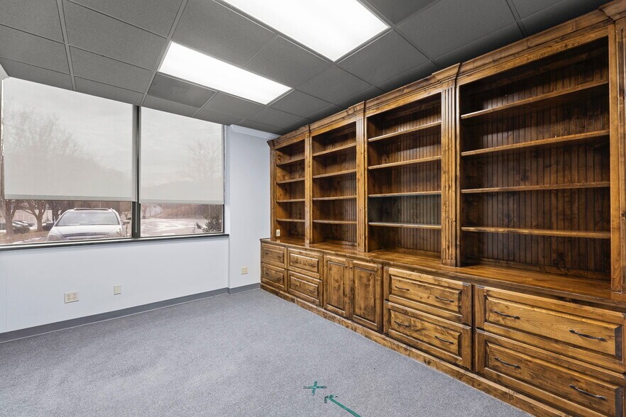 More Photos Of 4800 Lamar Ave, Mission Office For Lease