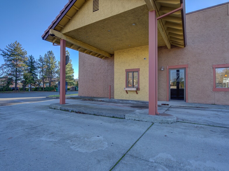 More Photos Of 2741 McMurray Dr, Anderson Restaurant For Sale