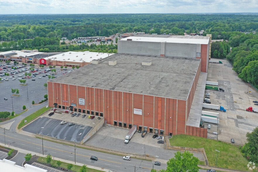 More Photos Of 2801 Lawndale Dr, Greensboro Distribution For Lease