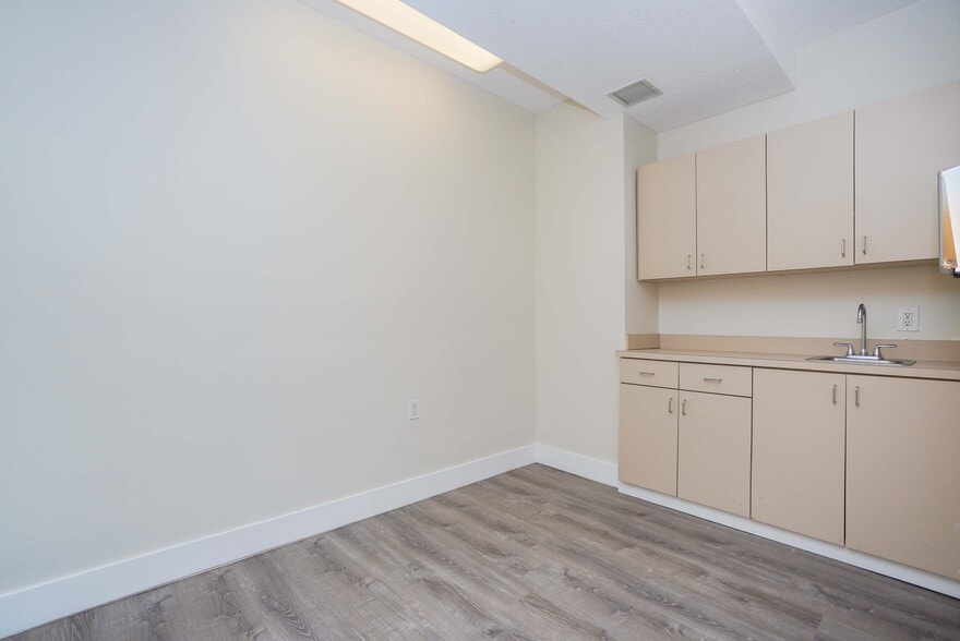 More Photos Of 76 Battery Ave, Brooklyn Apartments For Lease