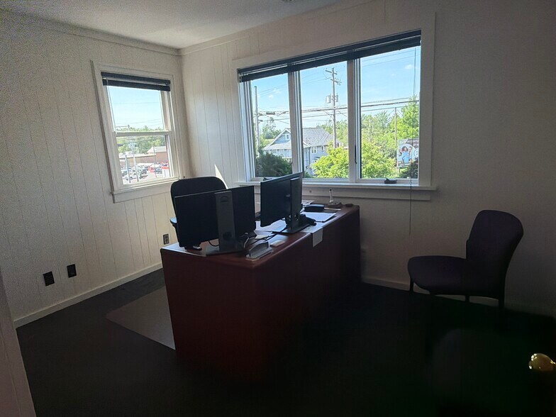 More Photos Of 610 Hamlin Hwy, Lake Ariel Office For Sale