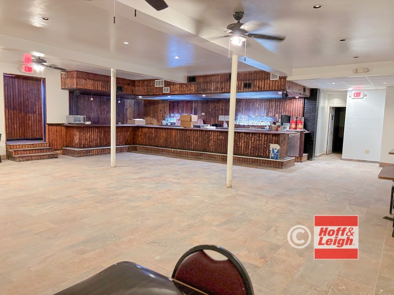 More Photos Of 1572 W 117th St, Lakewood Restaurant For Sale