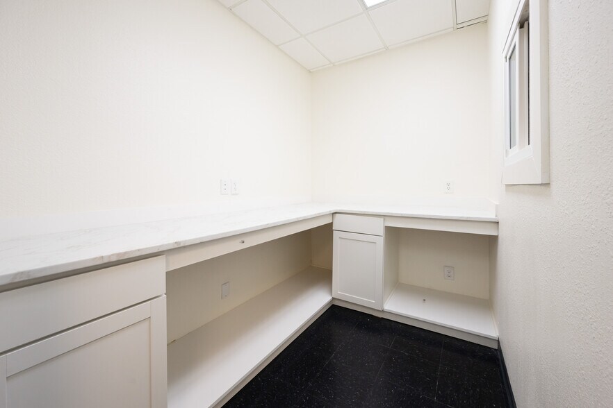 More Photos Of 601 S Rancho Dr, Las Vegas Medical For Sale