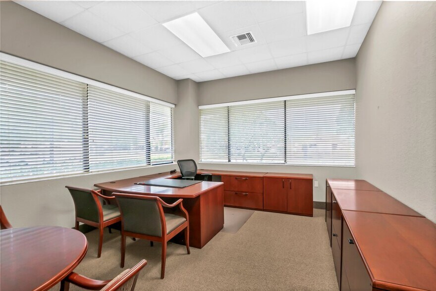 More Photos Of 4500 140th Ave N, Clearwater Unknown For Lease