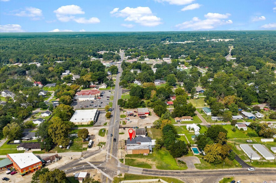 More Photos Of 605 E Broadway St, Jefferson General Retail For Sale