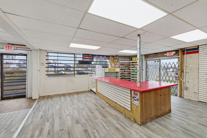 More Photos Of 233 Lexington Ave, Mansfield Convenience Store For Sale