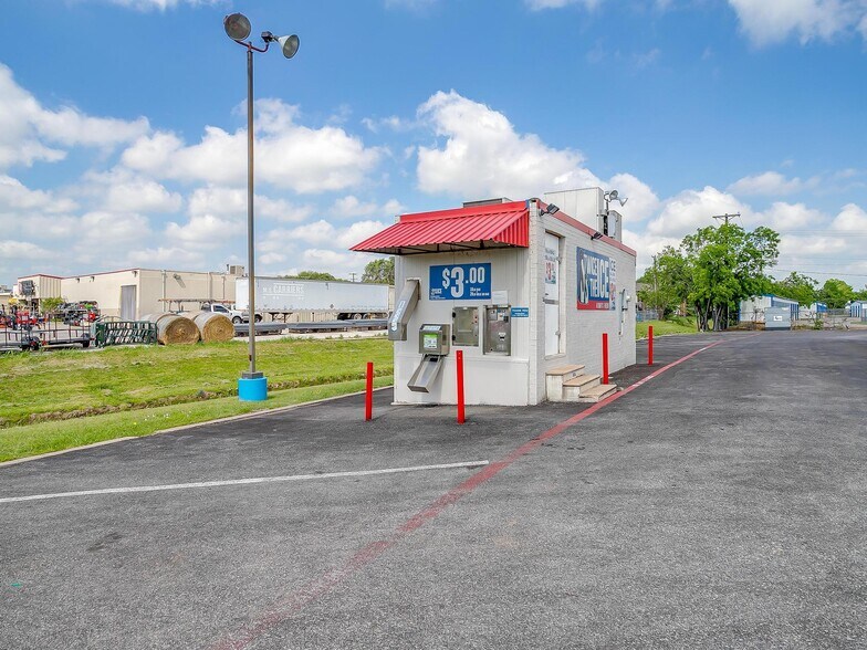 More Photos Of 316 Wilshire Blvd, Burleson Freestanding For Sale