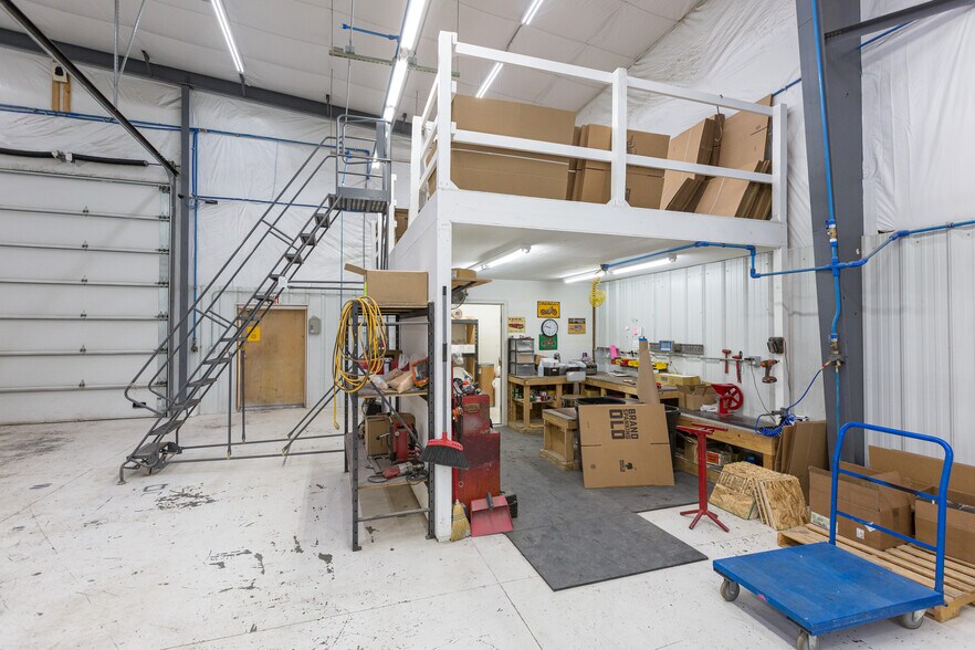 More Photos Of 497 Stevensville Airport Rd, Stevensville Warehouse For Sale