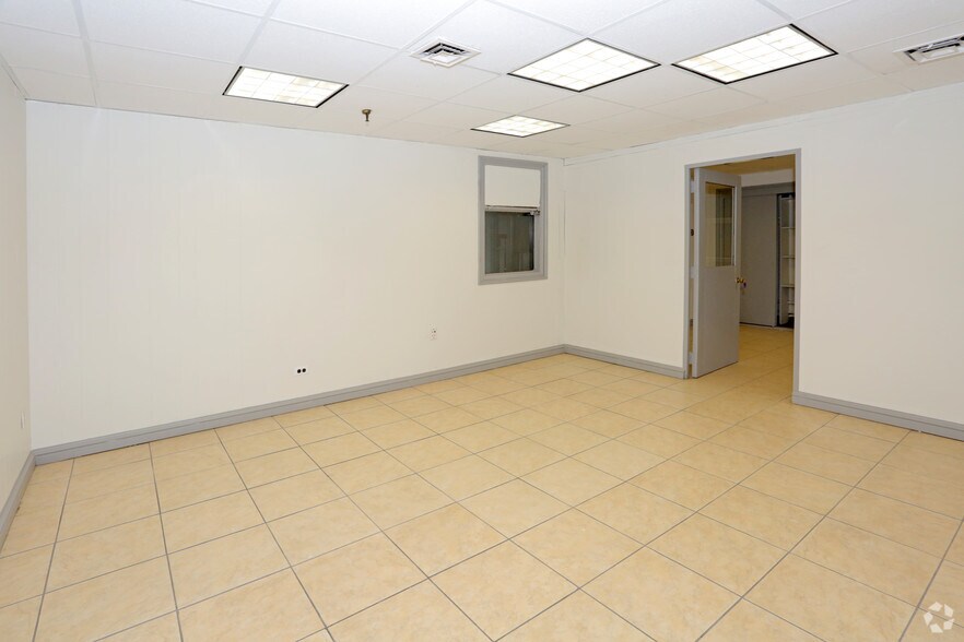 More Photos Of 5700 49th St, Maspeth Warehouse For Lease