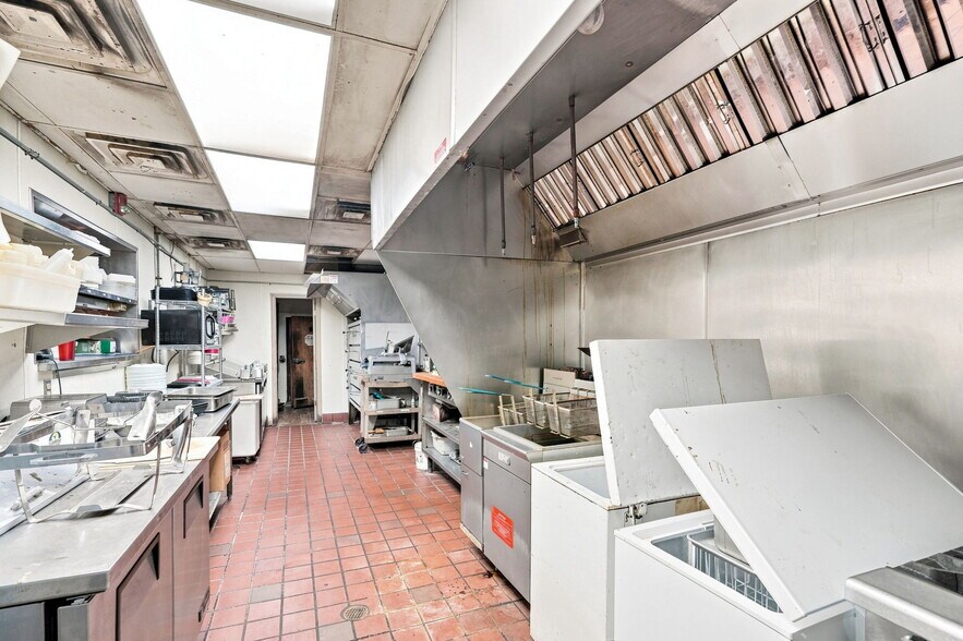 More Photos Of 1090 Rochester Rd, Troy Restaurant For Sale