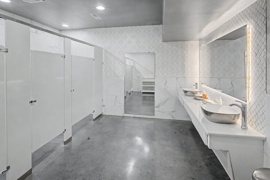 More Photos Of 11001 State Rte N, Scott City Specialty For Sale