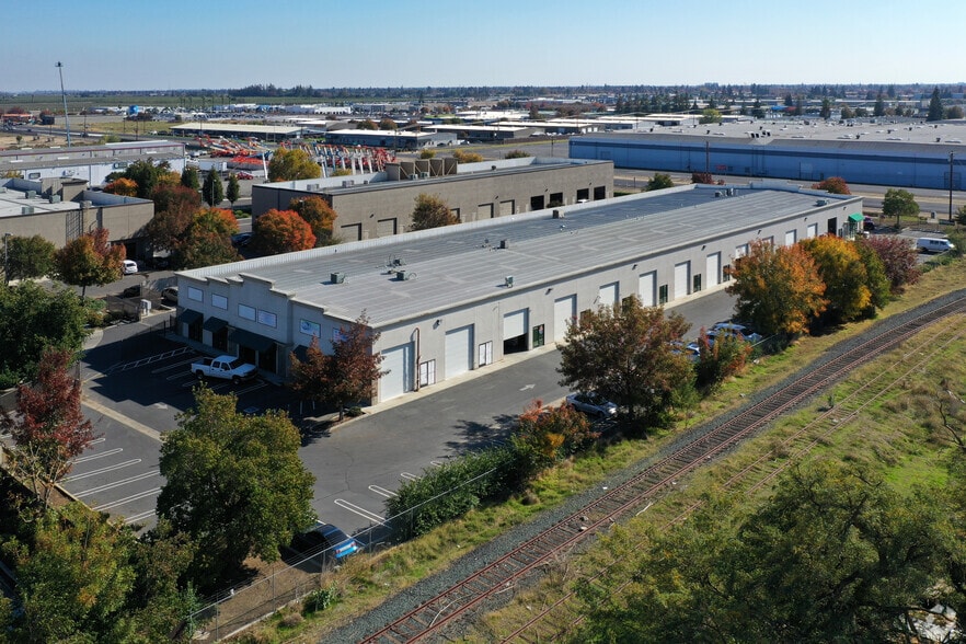 More Photos Of 628-696 Bitritto Ct, Modesto Warehouse For Lease