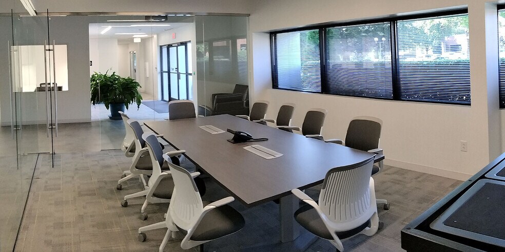 More Photos Of 421 Minuet Ln, Charlotte Office For Lease
