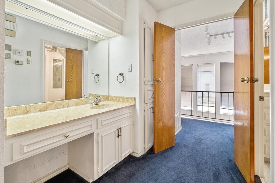 More Photos Of 121 Scott St, San Marcos Office Residential For Sale