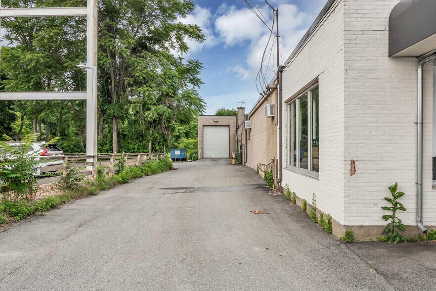 More Photos Of 223 Winthrop Ave, Lawrence Manufacturing For Sale