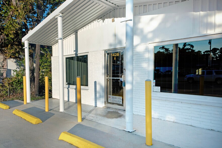 More Photos Of 1426 Gessner Rd, Houston Freestanding For Lease