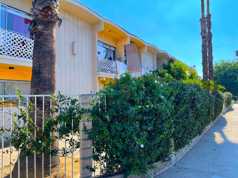 More Photos Of 6956 Kester Ave, Van Nuys Apartments For Sale