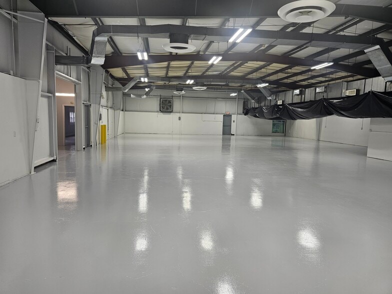 More Photos Of 3111 Hanover Rd, Johnson City Light Manufacturing For Lease
