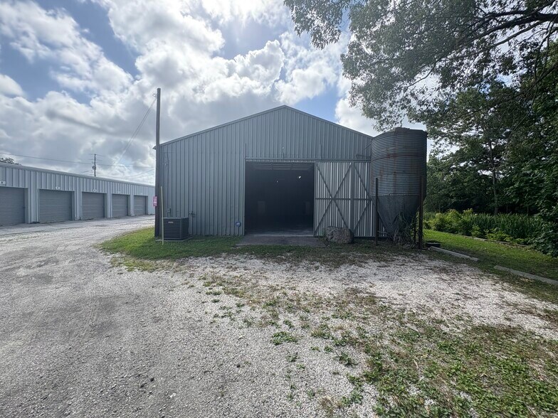 More Photos Of 46 Robert Smalls Pky, Beaufort Warehouse For Lease
