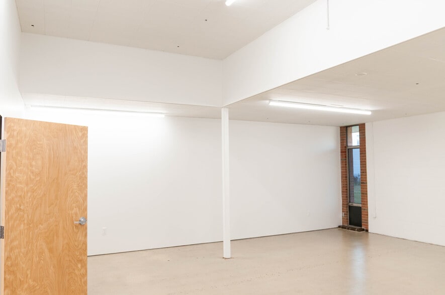 More Photos Of 22005 Van Dyke Ave, Warren Public Library For Lease