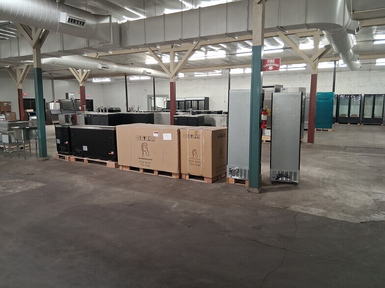 More Photos Of 800 S Morrison Ave, Collinsville Warehouse For Sale