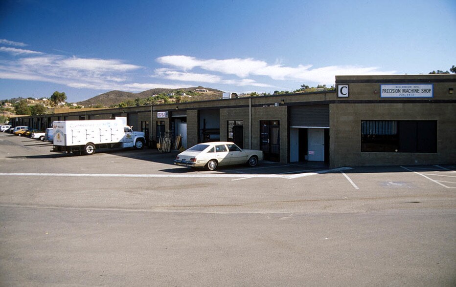 More Photos Of 2244 S Santa Fe Ave, Vista Manufacturing For Lease