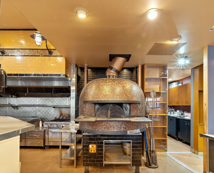 More Photos Of 14886 S Traverse Ridge Rd, Draper Restaurant For Sale